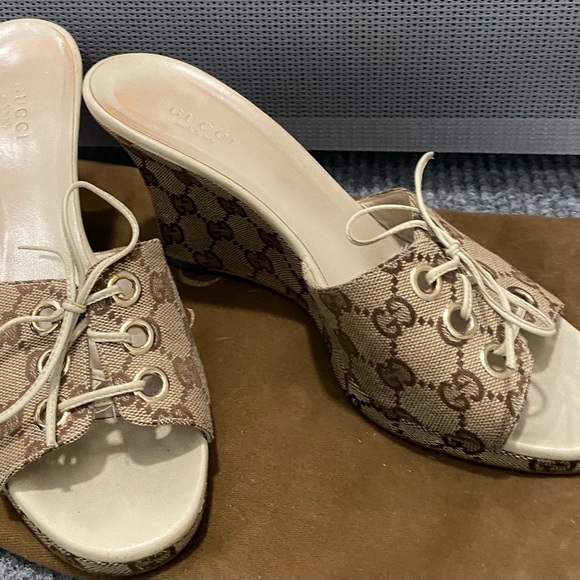GUCCI Wedges, tan, SZ 7 1/2. - Picture 2 of 8
